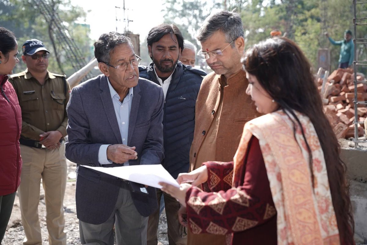 saurabhthaplial's tweet image. रायपुर विधानसभा में निर्माणाधीन फूड प्लाज़ा का निरीक्षण किया। गुणवत्ता और ड्रेनेज व्यवस्था पर स्पष्ट निर्देश दिए। देहरादून को आधुनिक फूड डेस्टिनेशन देने की दिशा में यह अहम कदम है। जल्द ही यह प्लाज़ा शहरवासियों व पर्यटकों के लिए समर्पित होगा।

#DehradunDevelopment #SmartCity