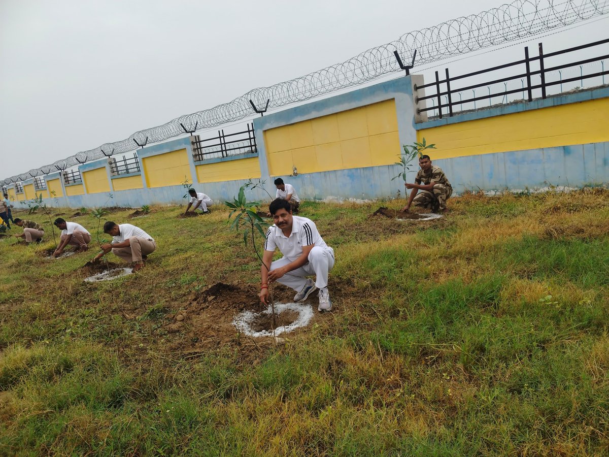 CISFEast's tweet image. CISF Eastern Sector carried out a tree plantation initiative, promoting environmental responsibility and contributing to a cleaner, greener future.
#CISF #GreenMission #TreePlantation @CISFHQrs
