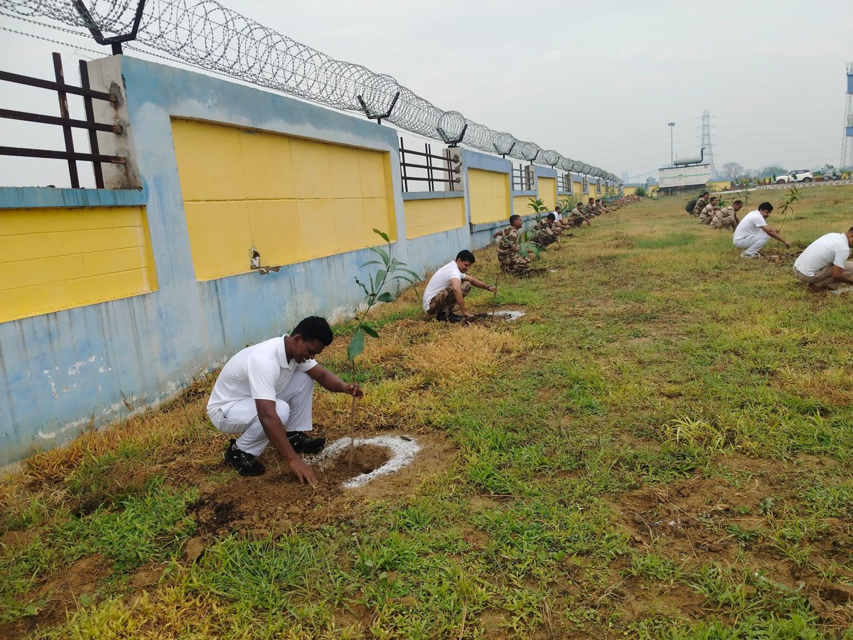 CISFEast's tweet image. CISF Eastern Sector carried out a tree plantation initiative, promoting environmental responsibility and contributing to a cleaner, greener future.
#CISF #GreenMission #TreePlantation @CISFHQrs