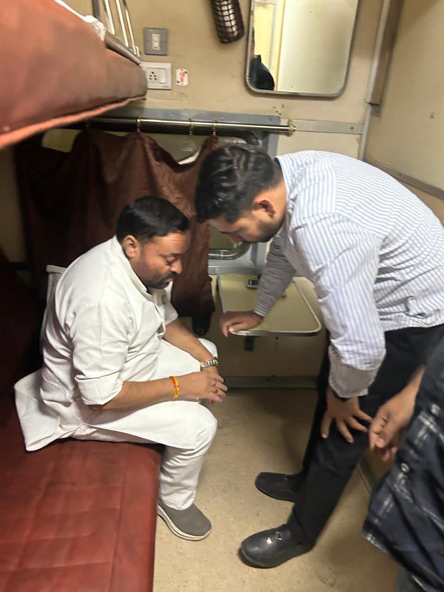 anujadvrld's tweet photo. राष्ट्रीय लोकदल से विधायक उत्तर प्रदेश सरकार में कैबिनेट मंत्री एवं मुरादाबाद के प्रभारी मंत्री माननीय श्री अनिल कुमार जी को जन्मदिन की हार्दिक बधाई एवं शुभकामनाएं।
ईश्वर से प्रार्थना है कि आपको उत्तम स्वास्थ्य, दीर्घायु एवं सफलताओं से परिपूर्ण जीवन प्राप्त हो।🎂💐
@RLDparty https://t.co/ImbKGcB8PI
