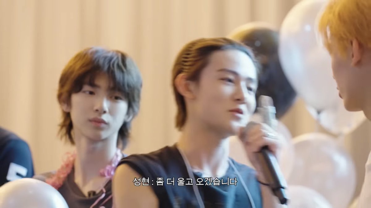 bbfrie's tweet image. 우느라소감도말못해서 사람들한시간동안기다리는데 죄송합니다,잠시만요 아니고 와중에가오챙긴다고 좀더울고오겟습니다라고말하는점이 더씹애기같은것도모르고