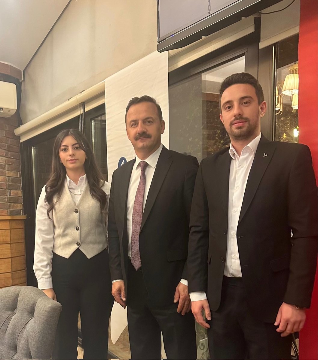 24 Kasım öğretmenler gününde öğretmenlerle bir araya gelen <a href="/anahtarparti/">Anahtar Parti</a> genel başkanı sn. <a href="/yavuzagiraliog/">Yavuz Ağıralioğlu</a> Bey, biz #Piktes öğretmenlerinin sorunlarını dinlemiş, ilgi göstermiştir. Güzel davetleri için kendilerine teşekkür ederiz.
<a href="/fatihyalciintr/">Fatih Yalçın</a>