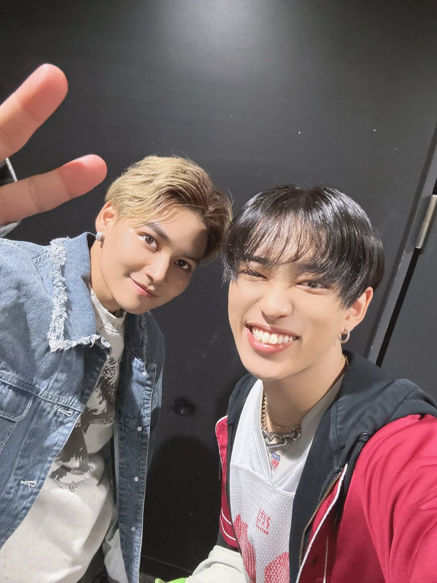 njs_shuta's tweet image. Where is the STARS？？
ありがとうございました🔥

NJS 1周年LIVEの前に1000CLUBでパフォーマンスできてテンション爆上げでした😆
駆けつけてくれた皆んなありがとーう！！
このまま1周年LIVEまで突っ走ります👊🏻

久々カイトくん会えた🫶🏻

次回のLIVEも今日を越える。

#NJS #NEWJPNSWING #森重秀太