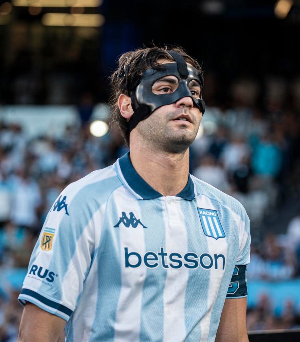 Milito hoy mismo tiene que asegurar SI O SI al capitán de Racing al menos por 4 años.
Sosa 💙