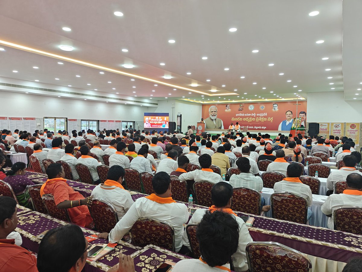 నెల్లూరు జిల్లాలో జరుగుతున్న కోస్తాంధ్ర జోన్ మండల అధ్యక్షుల ప్రశిక్షణ వర్గ సమారోప్ కార్యక్రమంలో పాల్గొనడం జరిగింది.
#PrashikshanaVarg