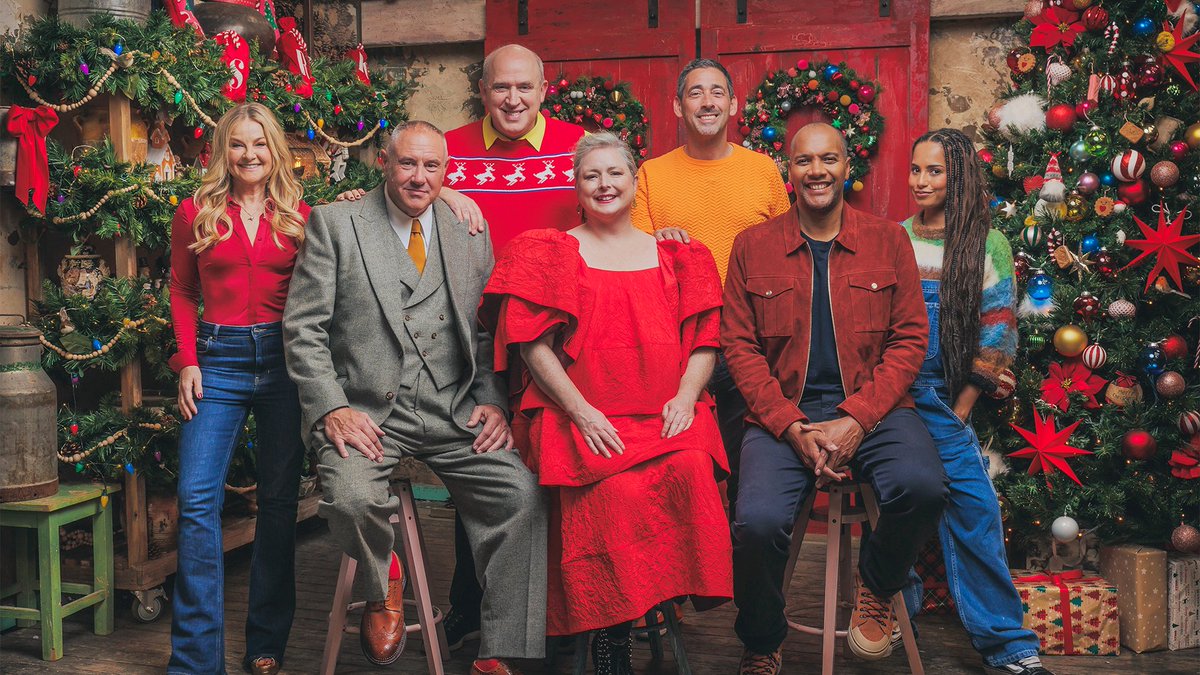 Let it throw! Let it throw! Let it throw! 

The Festive Pottery Throw Down is back. @Siobhni, Keith and @RichMillerPots  are joined by celebrity potters Sarah Hadland, <a href="/RealTimVine/">Tim Vine</a>, <a href="/ColinMurray/">colin murray</a> and <a href="/AmberRoseGill/">Ambs</a>. #potterythrowdown