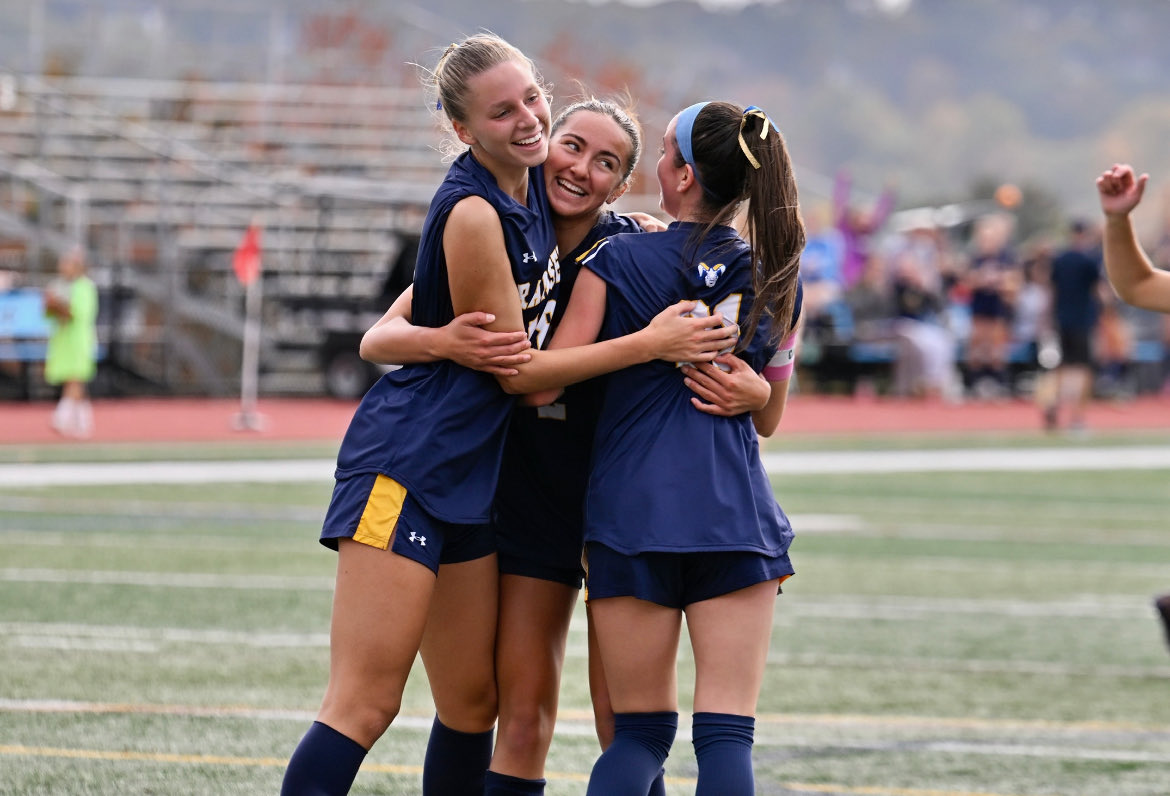 kendallreid24's tweet image. I am so blessed to be a part of this historical team and record-breaking season. The trophies and wins are amazing but how we did all of this together is what I will always remember most of all. 💛💙 
☑️ 25-0 Undefeated 
☑️ Bergen County Champs
☑️ Section Champs
☑️ State Champs…