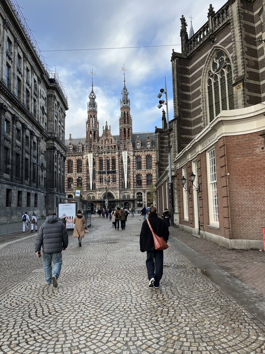 Amsterdam gezisi ☺️🌱
#artozilac #pharminA #beydaşgroup