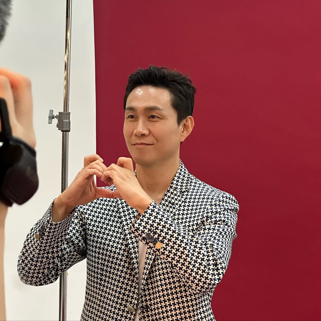 jjjungsse0226's tweet image. 고양이 하트 하는 오정세 실존