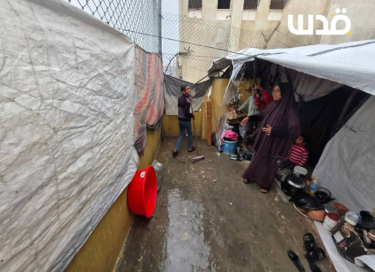 QudsNen's tweet image. Displaced families in Khan Younis in southern Gaza are facing severe humanitarian conditions as dozens of tents sheltering them have flooded after their homes were destroyed during the ongoing Israeli war on Gaza.