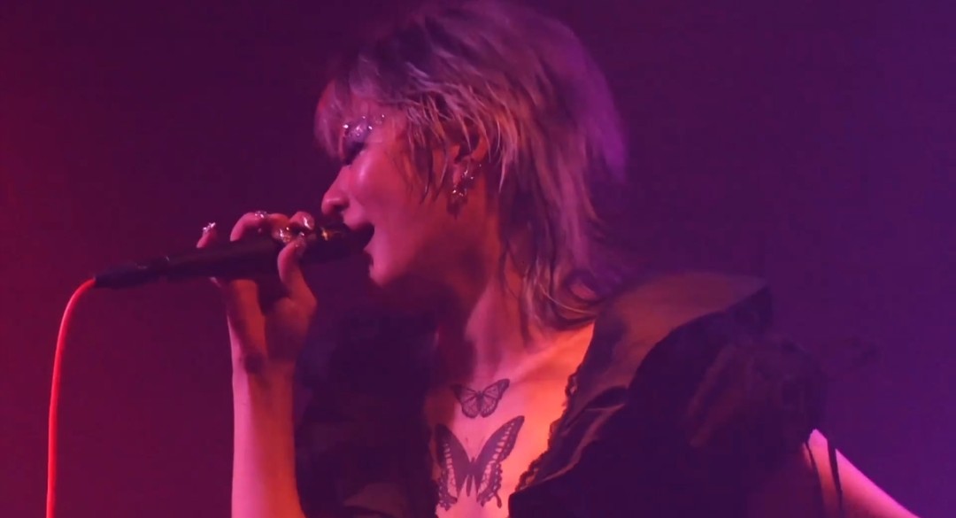 gingatime555's tweet photo. Loveless のアルバム
『Labyrection』リリース記念ライヴ

言葉にならない���らいに狂っていて、
最高でした！！！👏🌹🪽🔥💥⚡

改めて、アルバム発売おめでとうございます😄💿💎✨

#Loveless
#Labyrection
#北出菜奈 #NANAKITADE https://t.co/yAvrVI8hPk