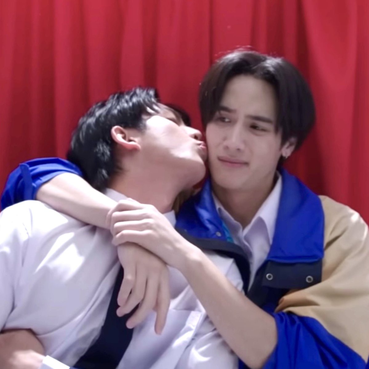 sleptonscene's tweet image. I LOVE YOU GUYS SOOOO MUCH

MAGIC VIBES MAXIMIZED X SJ
#GMMTV2026XSurfJava
#GMMTV2026