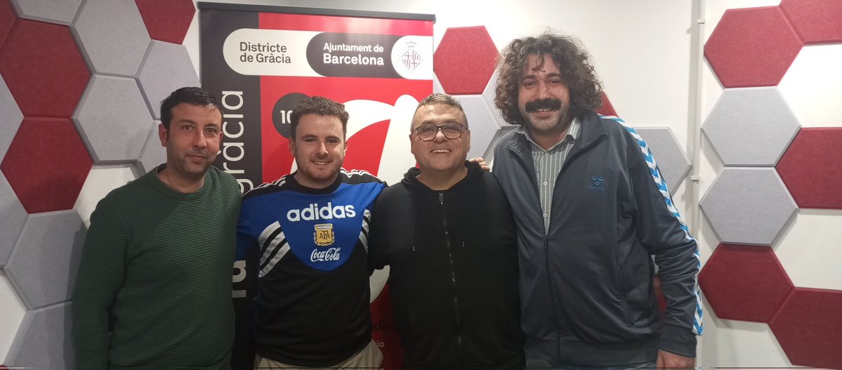 💙Toc de +4

🎙️Aquesta setmana repassem l'actualitat del <a href="/CEEuropa/">Club Esportiu Europa</a> amb <a href="/BielMinguell/">Biel Minguell</a> director del setmanari <a href="/indepe_gracia/">L'independent de Gràcia</a>

💊A banda el <a href="/GHRamonVerges/">Grup d'Història Ramon Vergés</a> us porta una nova píndola del diccionari europeista
📻radiogracia.net/podcasts/toc-e…

#RàdioGràcia #VilaDeGràcia #1RFEF <a href="/igraciacat/">Plataforma comunicativa iGràcia</a>