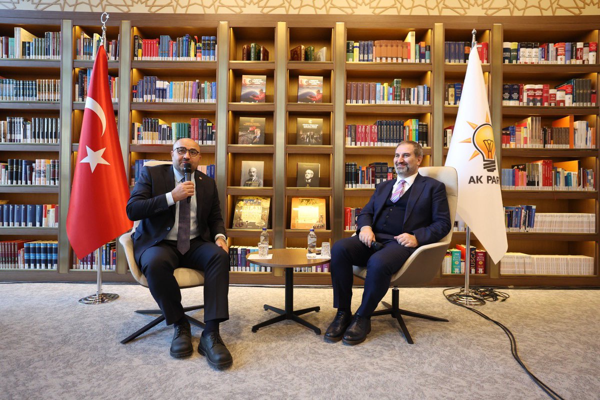 📍AK Parti Genel Merkez 

▪️<a href="/Akparti/">AK Parti</a> Kültür ve Sanat Politikaları Başkanlığı olarak düzenlediğimiz "Kütüphane Sohbetleri" programımızda Genel Başkan Yardımcımız, AR-GE ve Eğitim Başkanı Sayın <a href="/mustafasenbd/">MUSTAFA ŞEN</a> i ağırladık.

▪️Keyifli ve zihin açıcı söyleşi için Sayın Başkanımıza