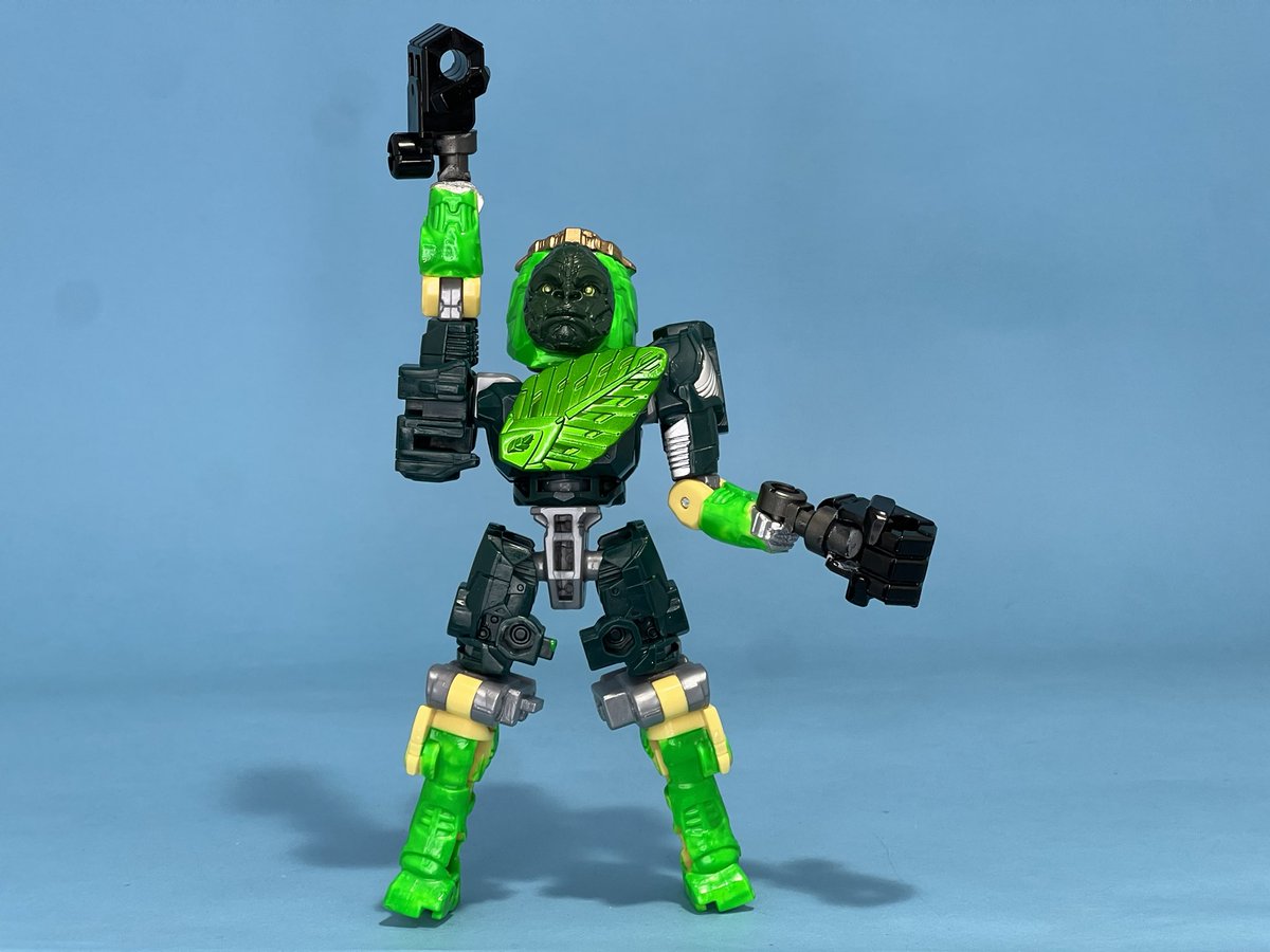 e4oryzae's tweet image. ゴリラ形態では2本足で立つ事も可能で、器用に踊る事もできる。

時折「クロスブレーダーのPR大使」と称してダンス大会などのイベントを企画したり、クロスブレーダーでないエナジービースト達とオイルを飲んだり遊んでる事も多いが、これは彼が守るべき者達との交流も大事であるとの考えからである。