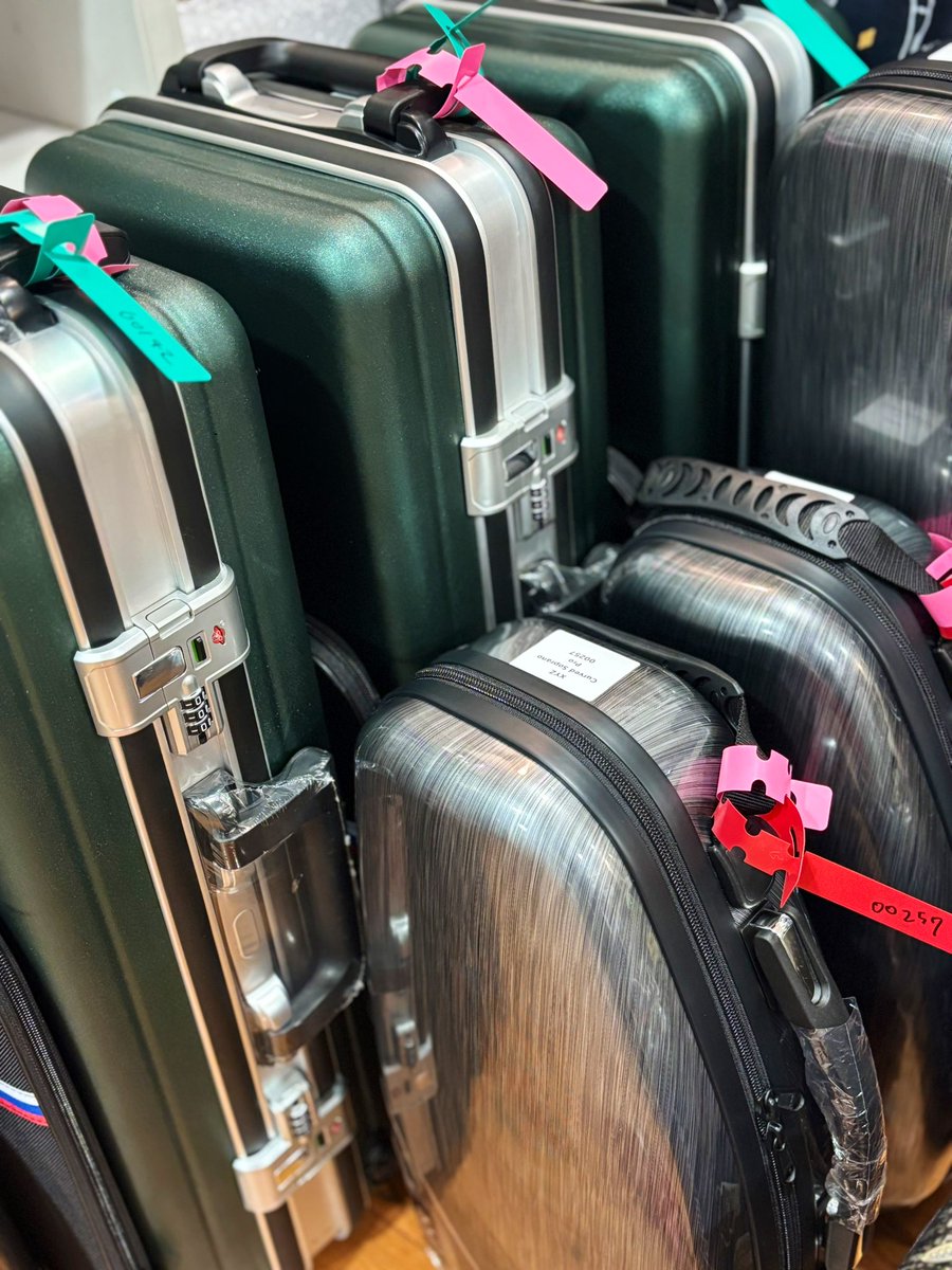 ojisax's tweet image. 今日もすごい量のXYZ Saxophoneが到着
年末の駆け込みサックス買いをお待ちしております。カーブド以外は全種類選べる状態です。

人生は有限。サックスを買うなら早いほうが良い

サックスは最高の趣味←ホントです