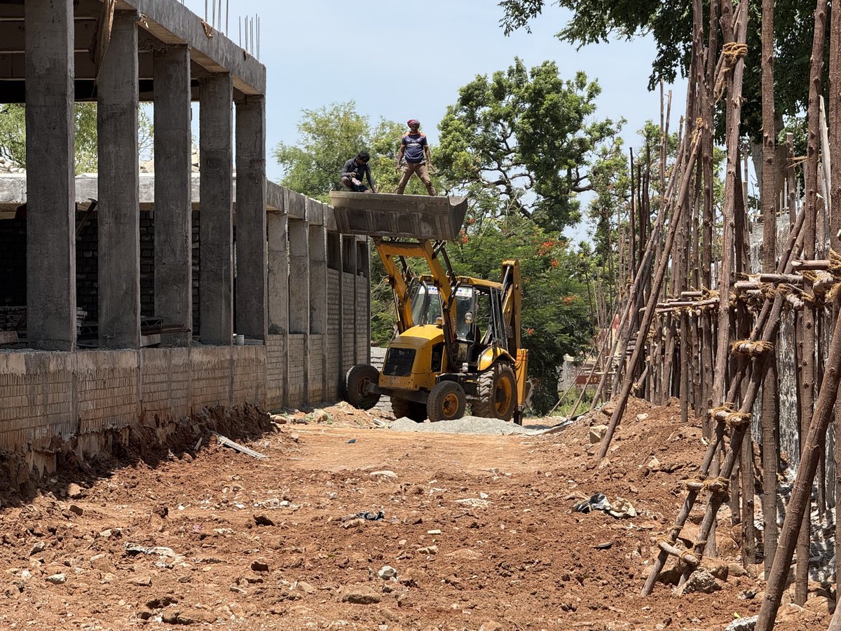 trramesh's tweet photo. Whoa…. In Madurai bench of Madras High Court today …

Turns out - all those huge construction works - carried out as Iconic Project in and adjacent to Sri Kallazhagar Temple, Azhagarkoil, Madurai were carried out without getting approvals from Town and Country Planning Department of Tamil Nadu Government.  ₹40 CRORES of temple funds. 

    Further, there were constructions within 0-100 metres of Heritage Monument- in Azhagarkoil campus and again in 100-200 metres of the declared ancient monument. These works should be removed from there. 

   The Learned Advocate General made a fair statement on these and he also gave an undertaking to the Court that the said Civil works will not proceed without getting approvals from the authorities including CMDA and/or Archaeological Society of India (where applicable). 

   Shri @MRVChennai will continue his arguments tmrw before Hon’ble Division Bench in Madurai in Sri Kallazhagar temple case. 

   Shri Rangarajan Narasimhan @OurTemples presented details of fresh violations and also made an elaborate presentation on the financial inconsistencies and patent errors  in the temple accounts. 

      One thing I have been saying all along. Civil works of value of more than ₹1000 Crores have been undertaken by @tnhrcedept in the last 4 and 1/2 years. 

 Contracts ! Commission! Corruption!