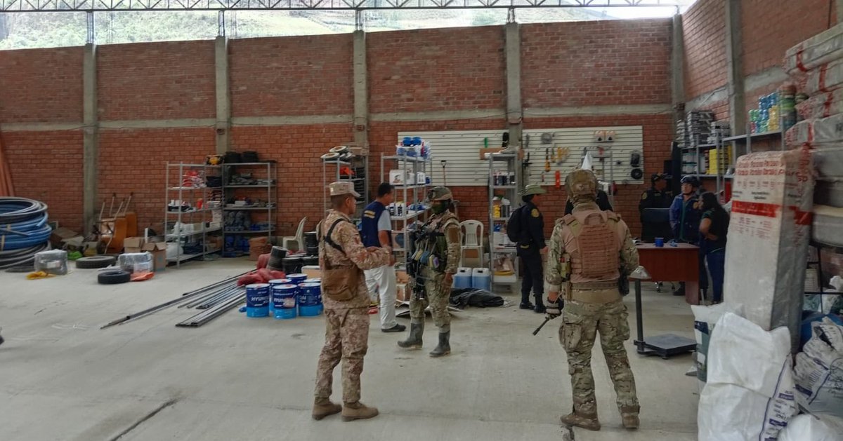 EjercitoPeru's tweet image. El Comando Unificado Pataz, liderado por el @CCFFAA_PERU, ejecutó con éxito la Operación “Martillo N° 1” en la provincia de #Pataz, logrando un duro golpe contra la minería ilegal en el sector Pueblo Nuevo, destruyendo infraestructura y maquinaria no registrada en REINFO. #NDP