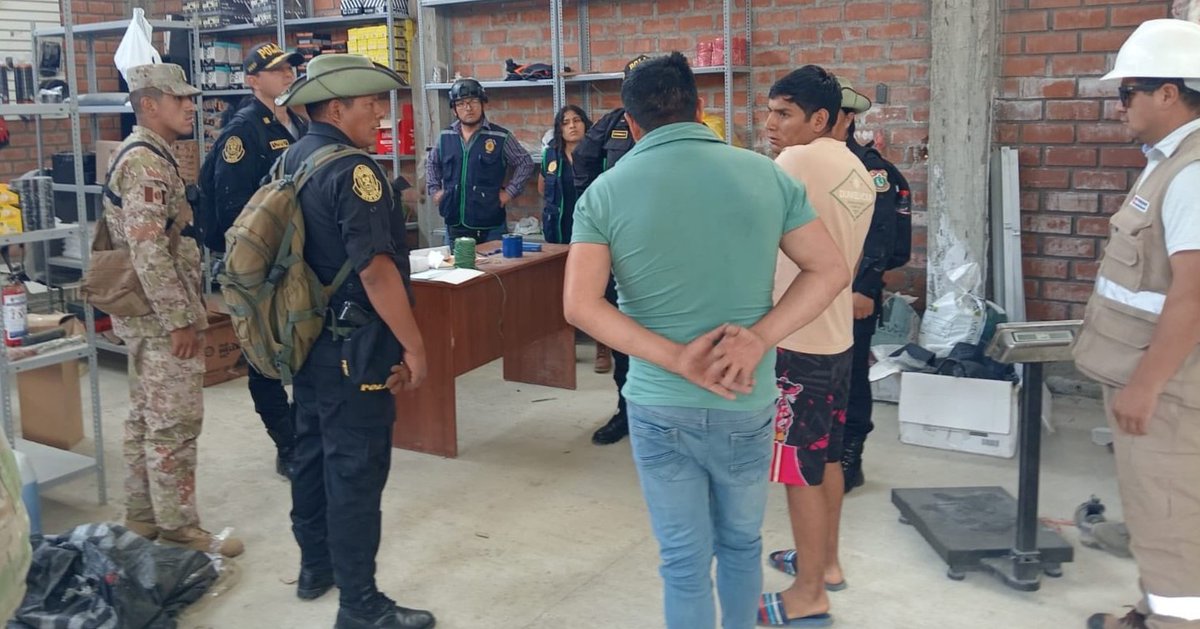 EjercitoPeru's tweet image. El Comando Unificado Pataz, liderado por el @CCFFAA_PERU, ejecutó con éxito la Operación “Martillo N° 1” en la provincia de #Pataz, logrando un duro golpe contra la minería ilegal en el sector Pueblo Nuevo, destruyendo infraestructura y maquinaria no registrada en REINFO. #NDP