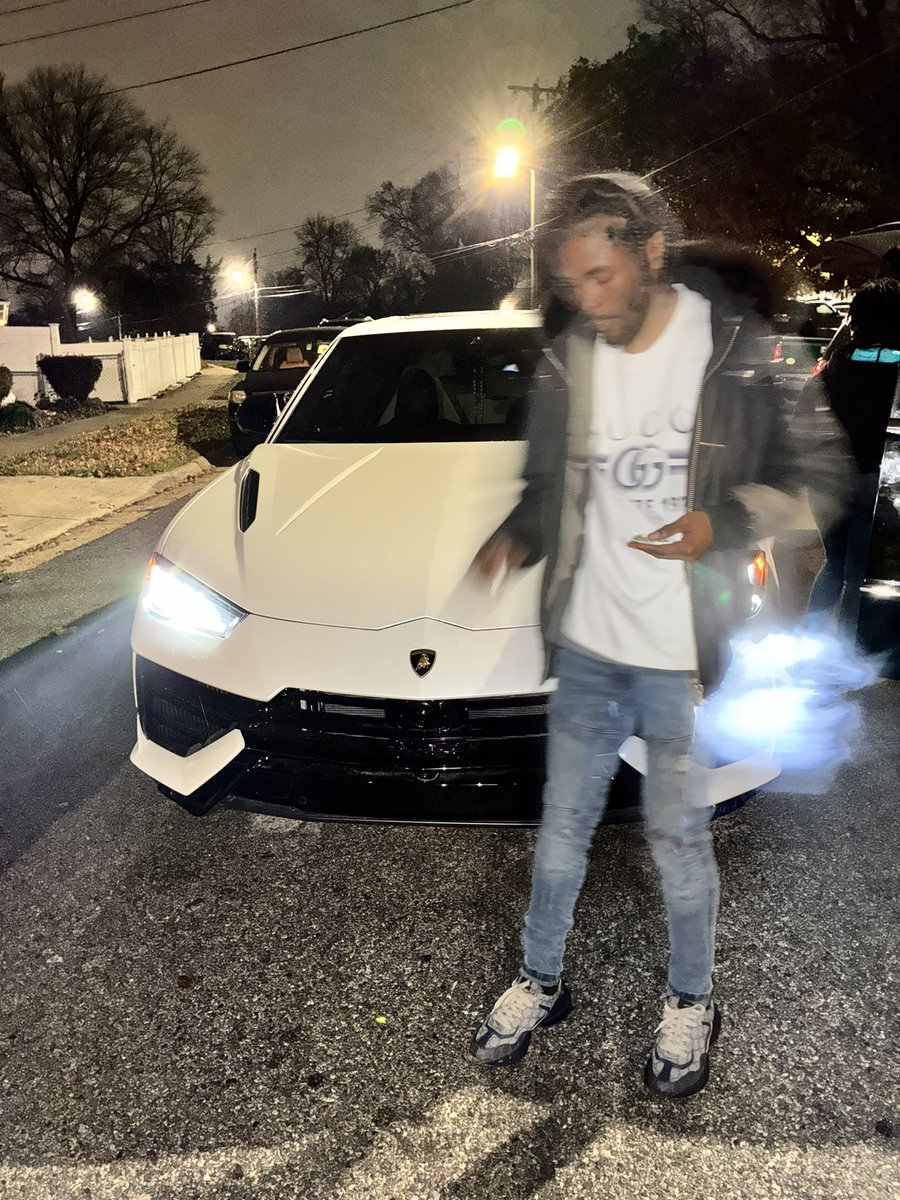 42havindamost's tweet photo. First nigga to bring da lamp in the hood they say we lost it #dapark #onlycoupleleft https://t.co/eq2f3ggLev