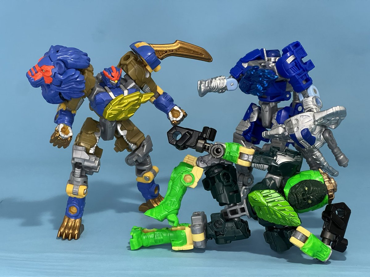 e4oryzae's tweet image. PR活動を理由に本来クロスブレーダーの職務である自警団活動をサボる事もあり、後輩のジェネレイトレオから叱責される事もあるが、彼の真意を知りかつ「自分にはないユーモアが物凄くある」と密かに憧れているタスクナイトからはPR活動を続けることを許されている。