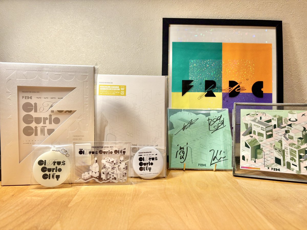 chiiiko114's tweet image. フラゲ日！！
観るの楽しみすぎる！
特典どこのも可愛すぎて
そこでも悩む楽しみあって幸。
#フレデリック
#武道館LIVE
#CCC