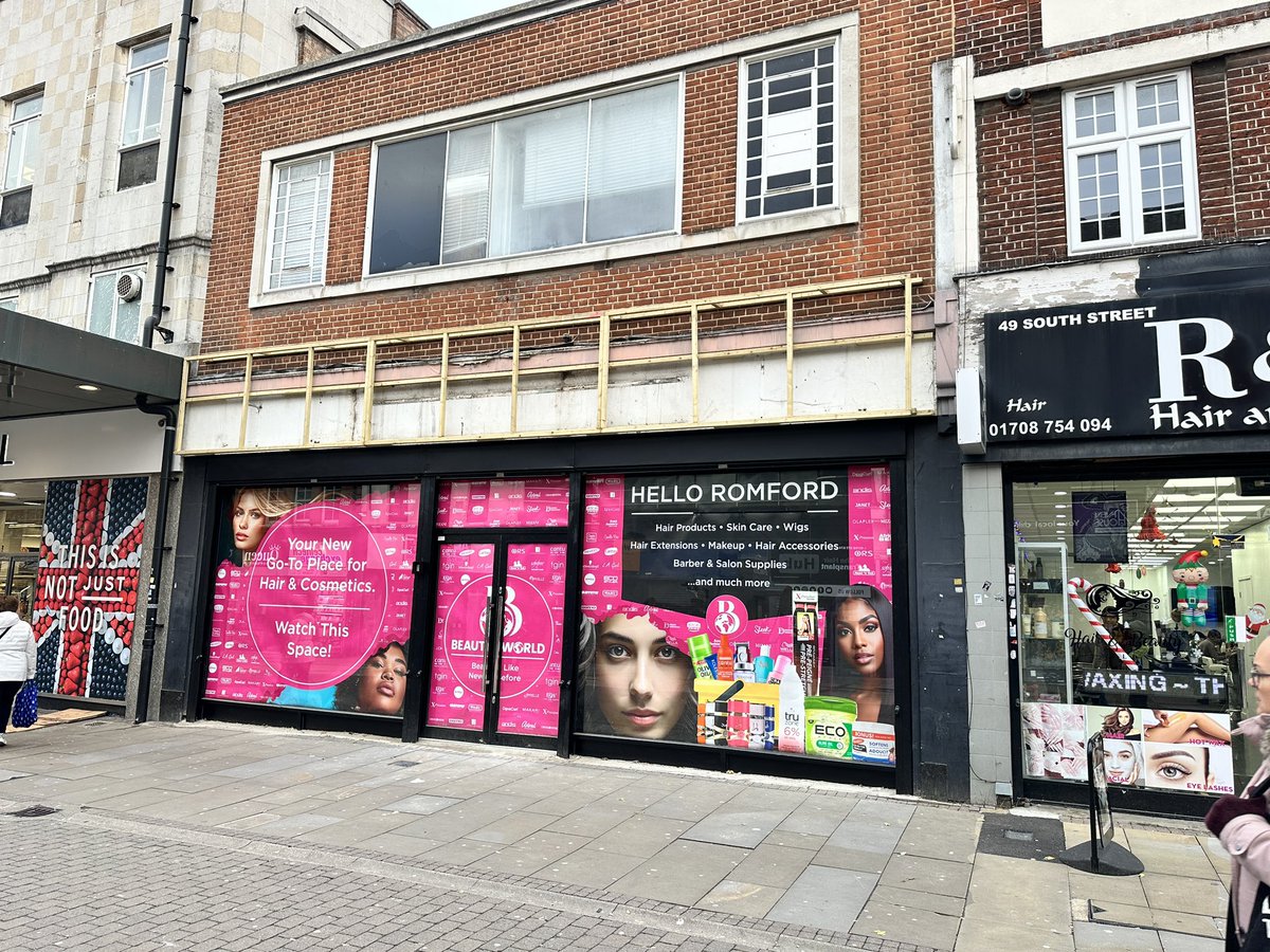 ROMFORD  45-47 South Street adjacent M &amp; S.
Let by AC.