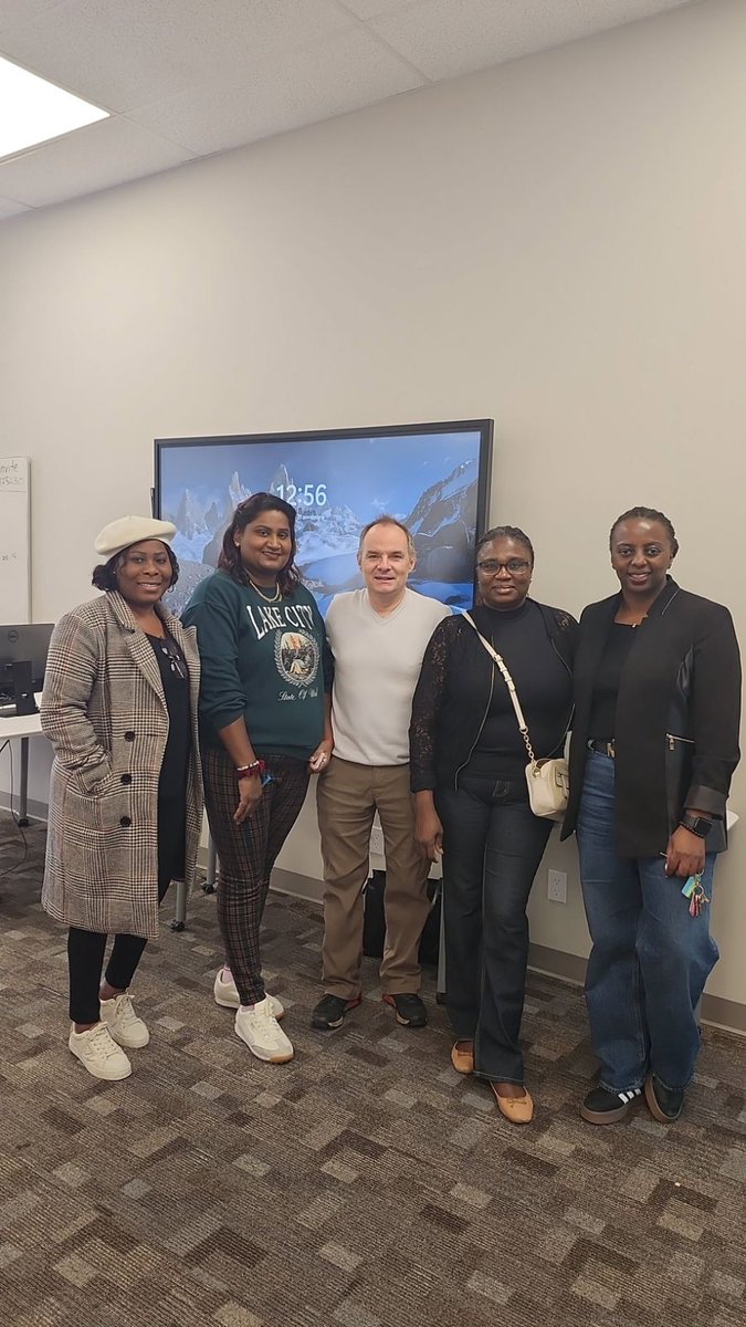 ✨ Un beau succès à London !
Merci à toutes les femmes qui ont participé à notre corde à linge communautaire. Grâce à votre présence et votre solidarité, nous avons créé un espace chaleureux. 💜
