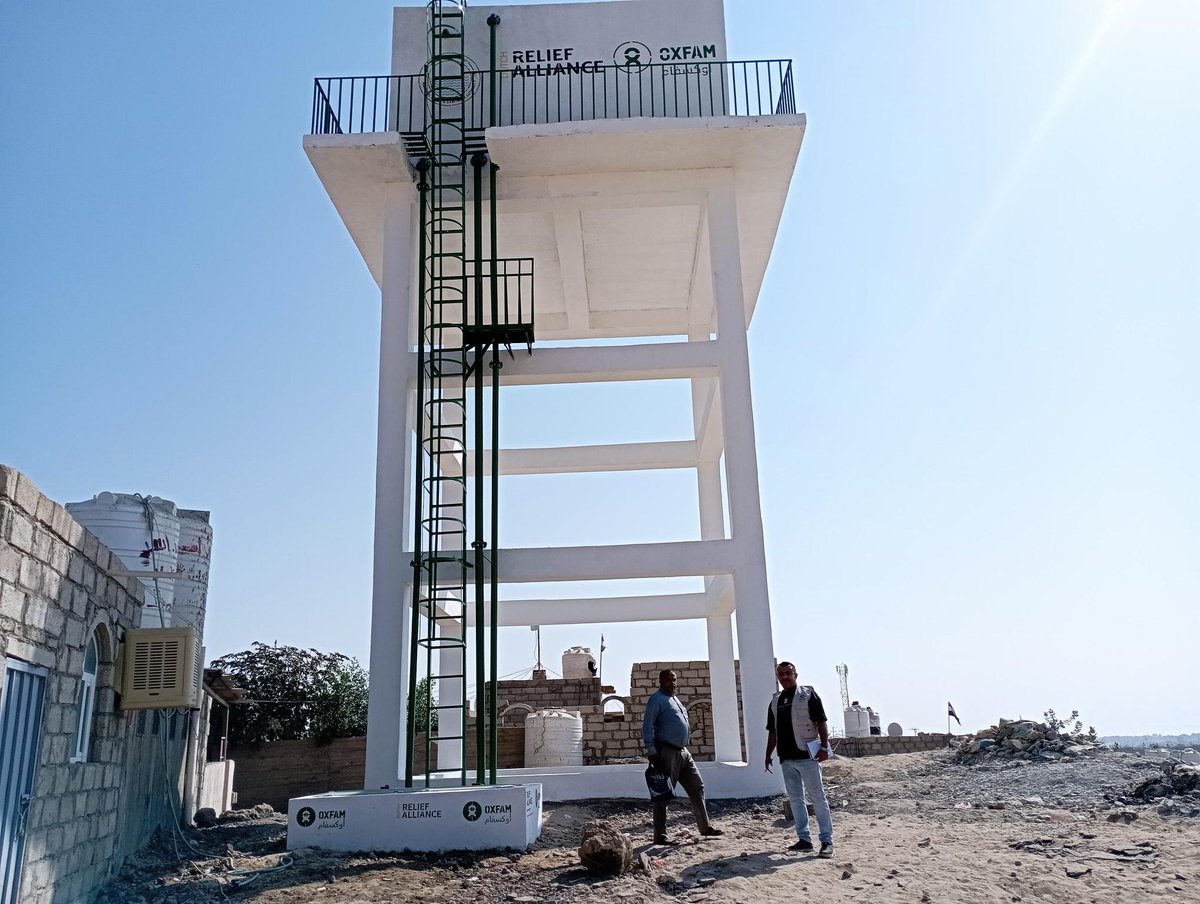 OxfamYemen's tweet image. Funded by #DRA, in cooperation with #Marib Water &amp;amp; Authority. Today, #Oxfam Marib launched Al-Jufina Camp Water Project, consisting of 60 cubic tower tank &amp;amp; 570-meter pumping line that ensures provision of safe &amp;amp; sufficient water to more than 1,500 displaced families
@DutchRelief