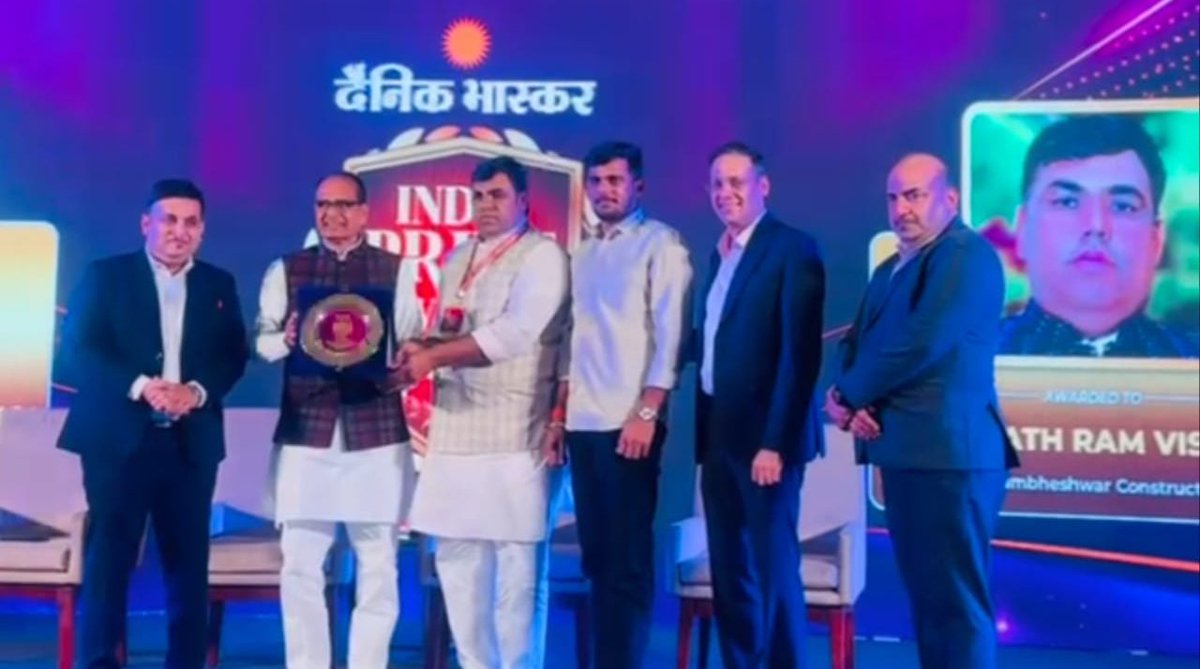 #दैनिकभास्कर द्वारा #नईदिल्ली में आयोजित 'इंडिया प्राइड अवॉर्ड 2025' में राष्ट्रीय स्तर पर पूर्व CM MP केंद्रीय मंत्री शिवराजसिंह चौहान से सम्मानित होने पर श्री भागीरथराम जी कड़वासरा को हार्दिक बधाई एवं ढेर सारी शुभकामनाएं!आपका यह गौरव पूरे बिश्नोई समाज  के लिए प्रेरणा है।