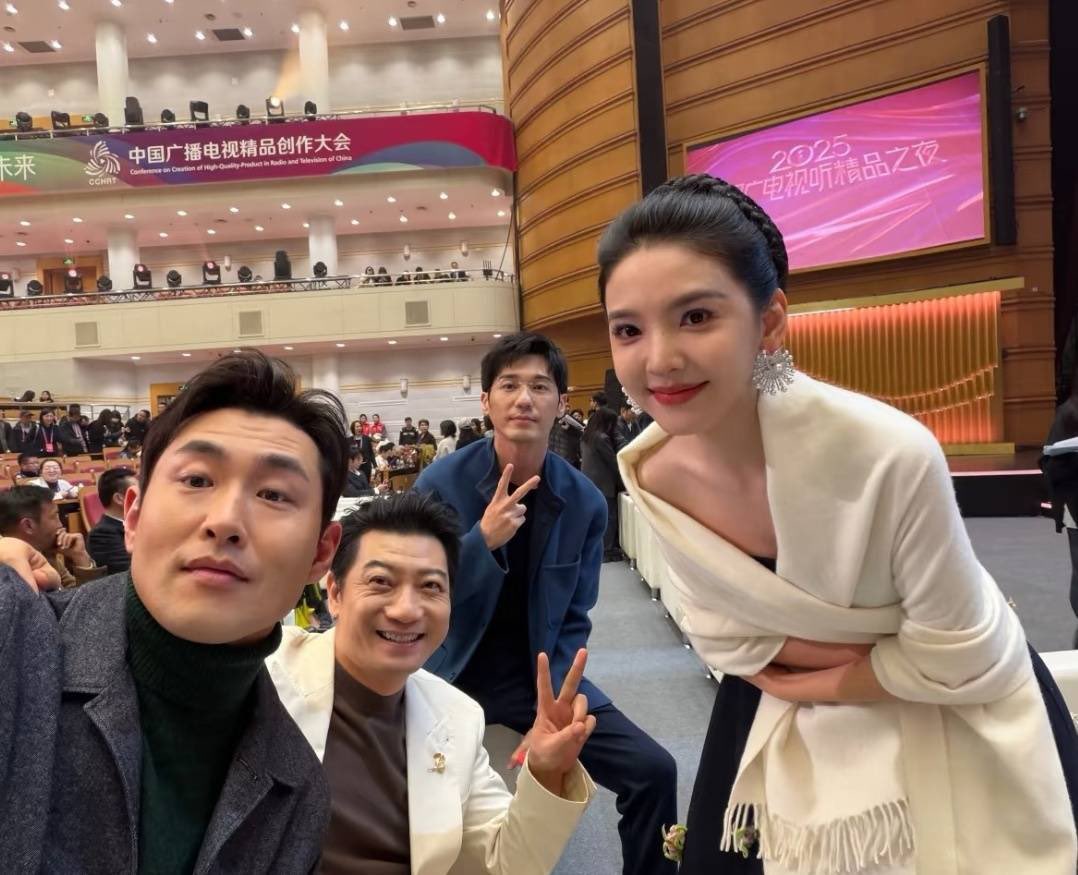 baeg_doll's tweet image. 드디어 드디어 동거춘래즈 셀카..!!

#白宇 #BaiYu #冬去春来 #LiveUpToYourYouth