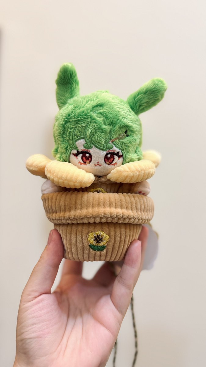 我終於等到了向日狗🌻💚（只是室友不忍狗狗裸體所以先借衣服）
#古小琳地球冒險