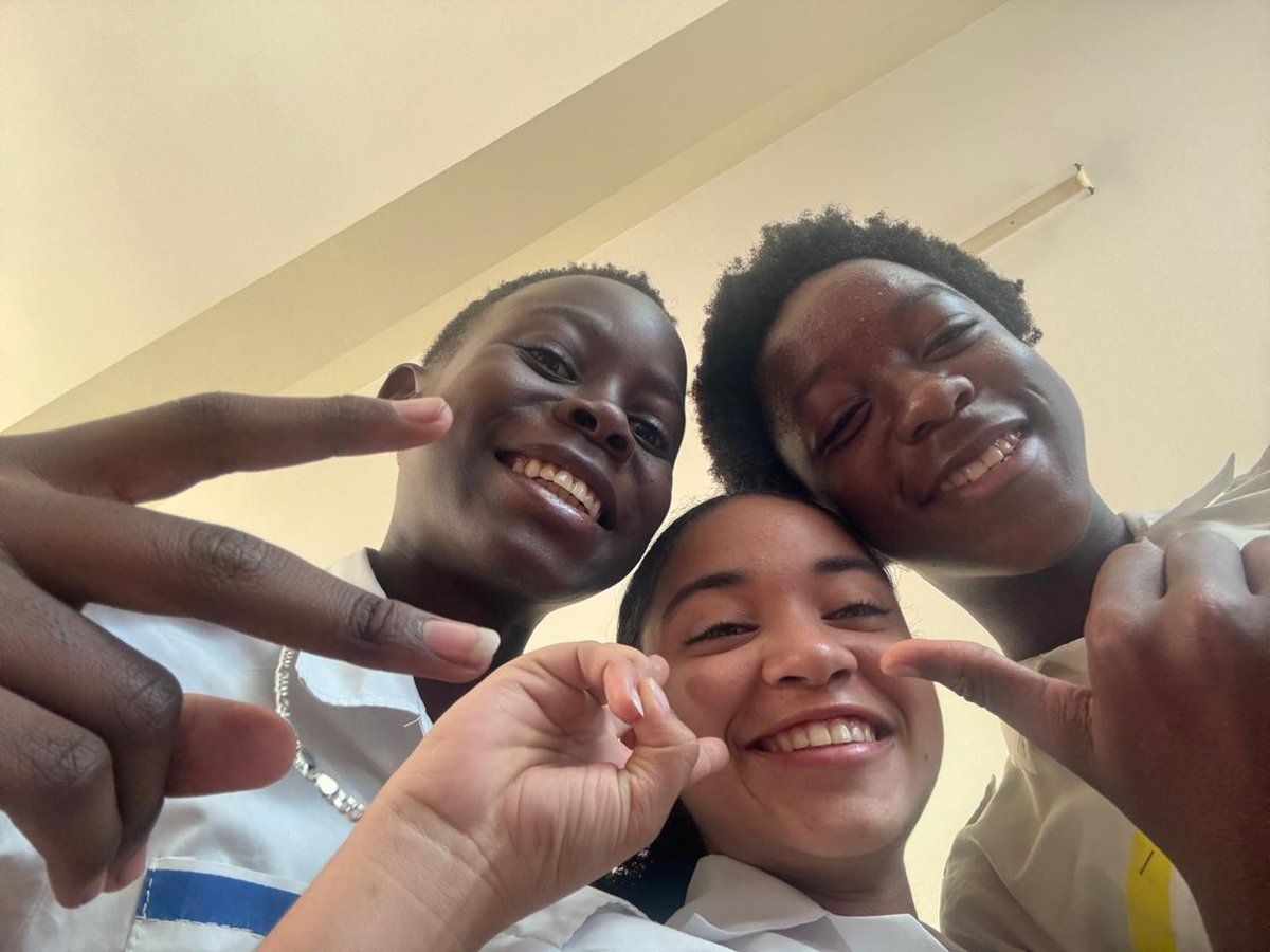 SeyBluefloat tweet media