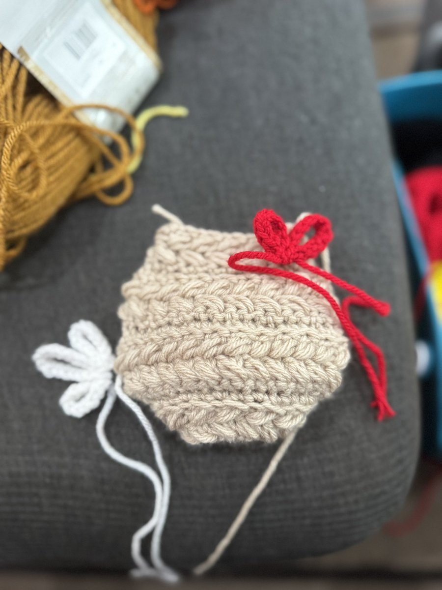 CoheeKaterina's tweet image. Time to assemble the new #fun #project! #kittyskreationsboutique #handmade #crochet #diy #hobby #craft #stuffed #plush #amigurumi #toy #chicken #farmstyle #decor #home #homedecor #cute #farm #texture