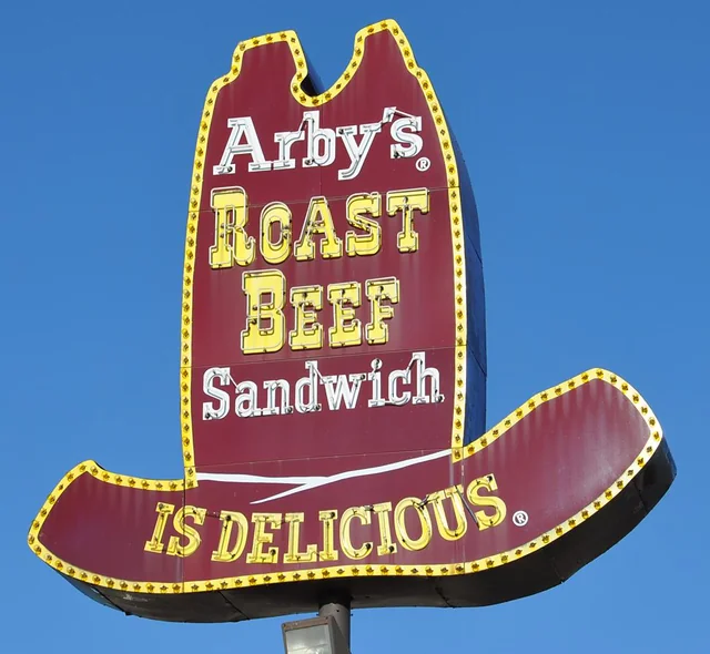 LeftHash's tweet image. A quick 10m drive from home... AND very close to an old iconic Arby&apos;s sign