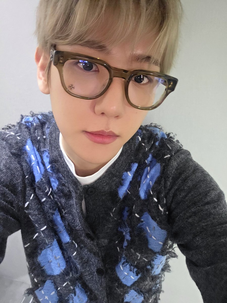 BAEKHYUN_INB100's tweet image. 2025.11.25 EVERLINE  
Fan Sign EVENT ✍️

엑소엘 만나니까 힘이 팍팍 나게 돼요💪✨️
이제 진짜 추워졌으니 감기 조심해요😷❕️

#백현 #BAEKHYUN #EssenceofReverie #Elevator