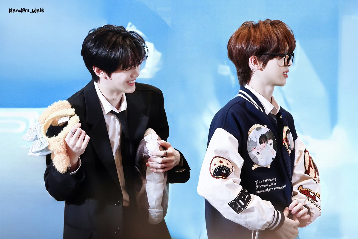 251123 yzy fansign

😆

#김규빈 #KIMGYUVIN #한유진 #HANYUJIN #콩딱즈 #kongddakz #제로베이스원  #ZEROBASEONE