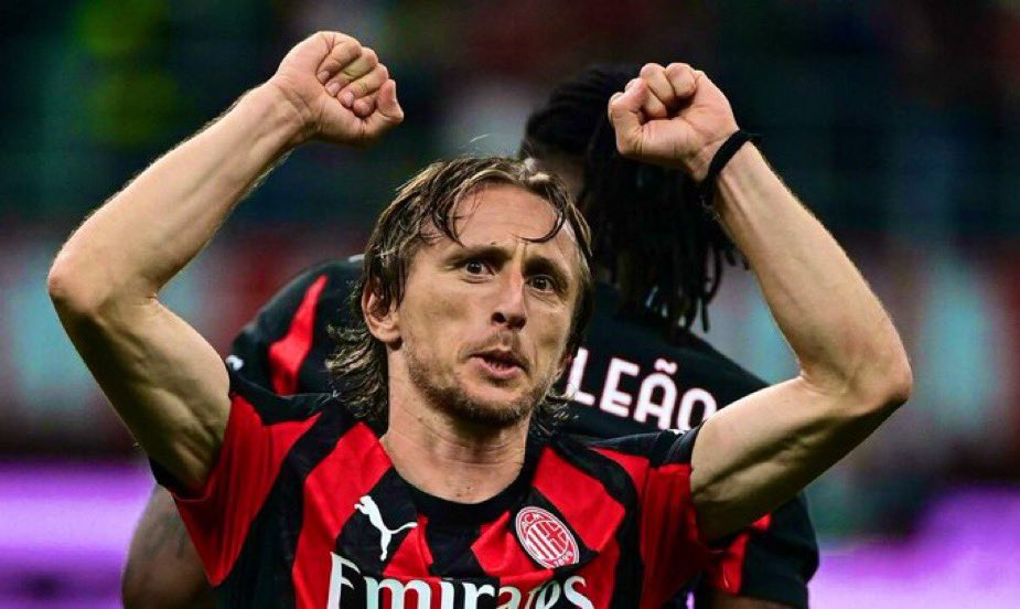 OfficialXCDS's tweet image. 🗣️❤️ Parole al miele di Luka #Modric ad Arena Sport: «Amo l’#ACMilan e sono molto felice qui. Milano è una città molto bella e l&apos;AC Milan è uno dei migliori club al mondo. Fin da bambino, sono un tifoso dell&apos;AC Milan. Sono molto soddisfatto della scelta di unirmi al #Milan dopo…