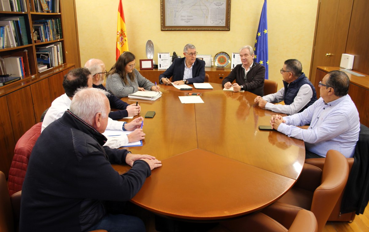 chsriosegura's tweet image. El presidente de la CHS mantiene una reunión de trabajo con los presidentes de las Comunidades de Regantes de Alhama de Murcia y Totana chsegura.es/es/confederaci…