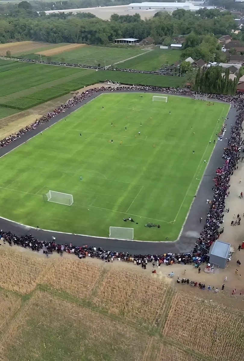 𝐑𝐞𝐬𝐦𝐢: Grub A
🏟️:Gelora Bung Sumardji, Nganjuk. 

Sumber foto: thenganjukpost.com