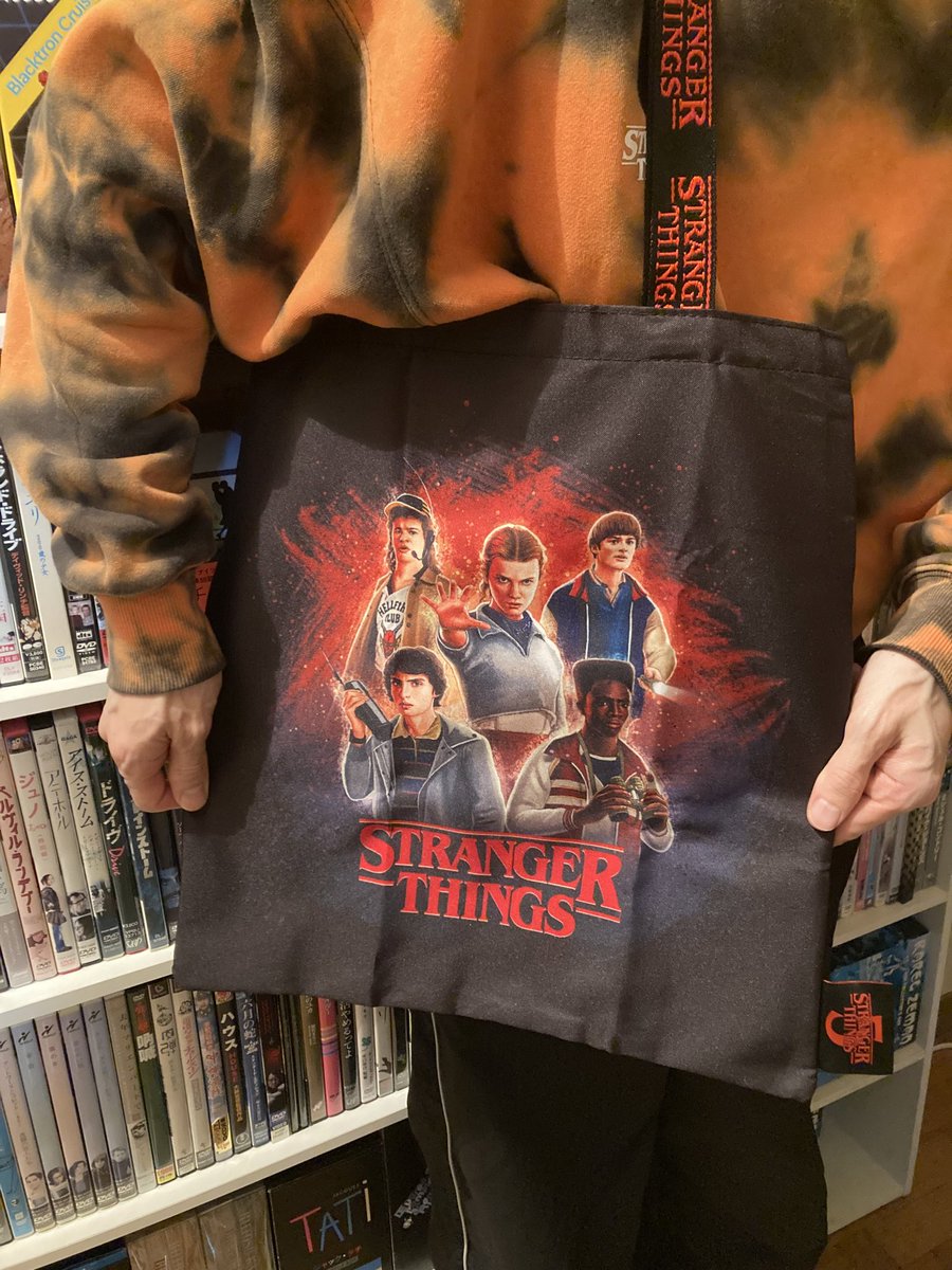 smart買ったの20数年ぶり。 ストレンジャーシングスのトートバッグが