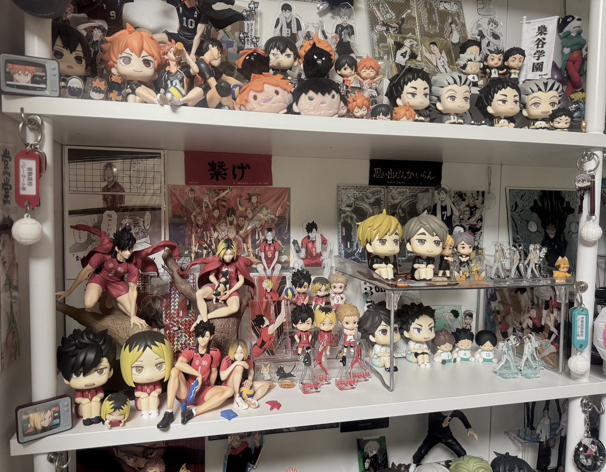 __avgo's tweet image. 굿즈사진 못 찍어서 굿즈존만 올리는....🫠