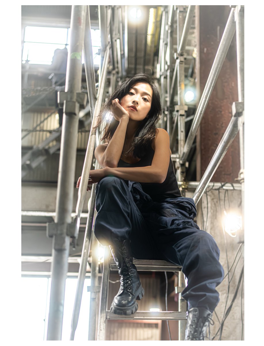 t_nishida3's tweet image. 「ここは通れないよ！」

Kazumi さん　@kajunoko_model 

青いつなぎに黒のノースリーブでゴツいブーツ！
カッコ良いです😎👍

#Kazumi
#portrait #ポートレート
#RePostしてほしい！
#α7R5