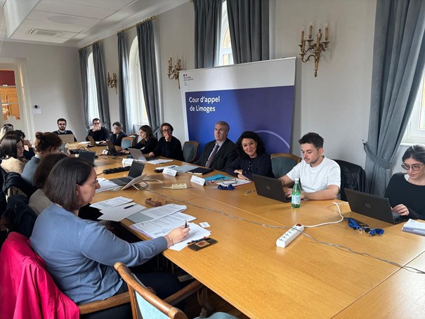 Réunion des pôles violences intrafamiliales du ressort des pôles spécialisés au service de l’amélioration de la détection des violences ainsi que de la prise en charge et de la protection des victimes

▶️ cours-appel.justice.fr/limoges/reunio…