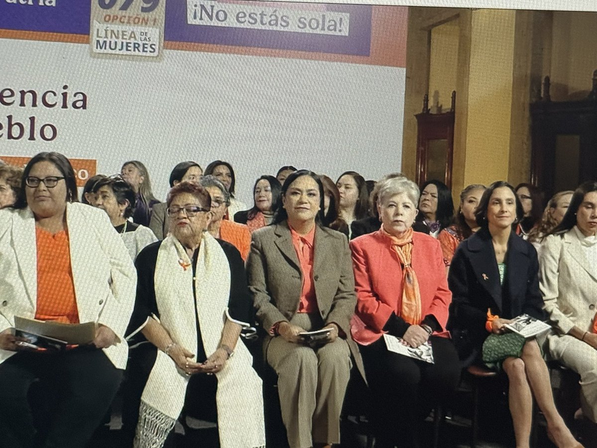 Mañanera de mujeres. 
De sus mujeres…
No invitan a ninguna mujer que sea discordante a la voz del gobierno. 
Llegaron ellas. 
No todas.