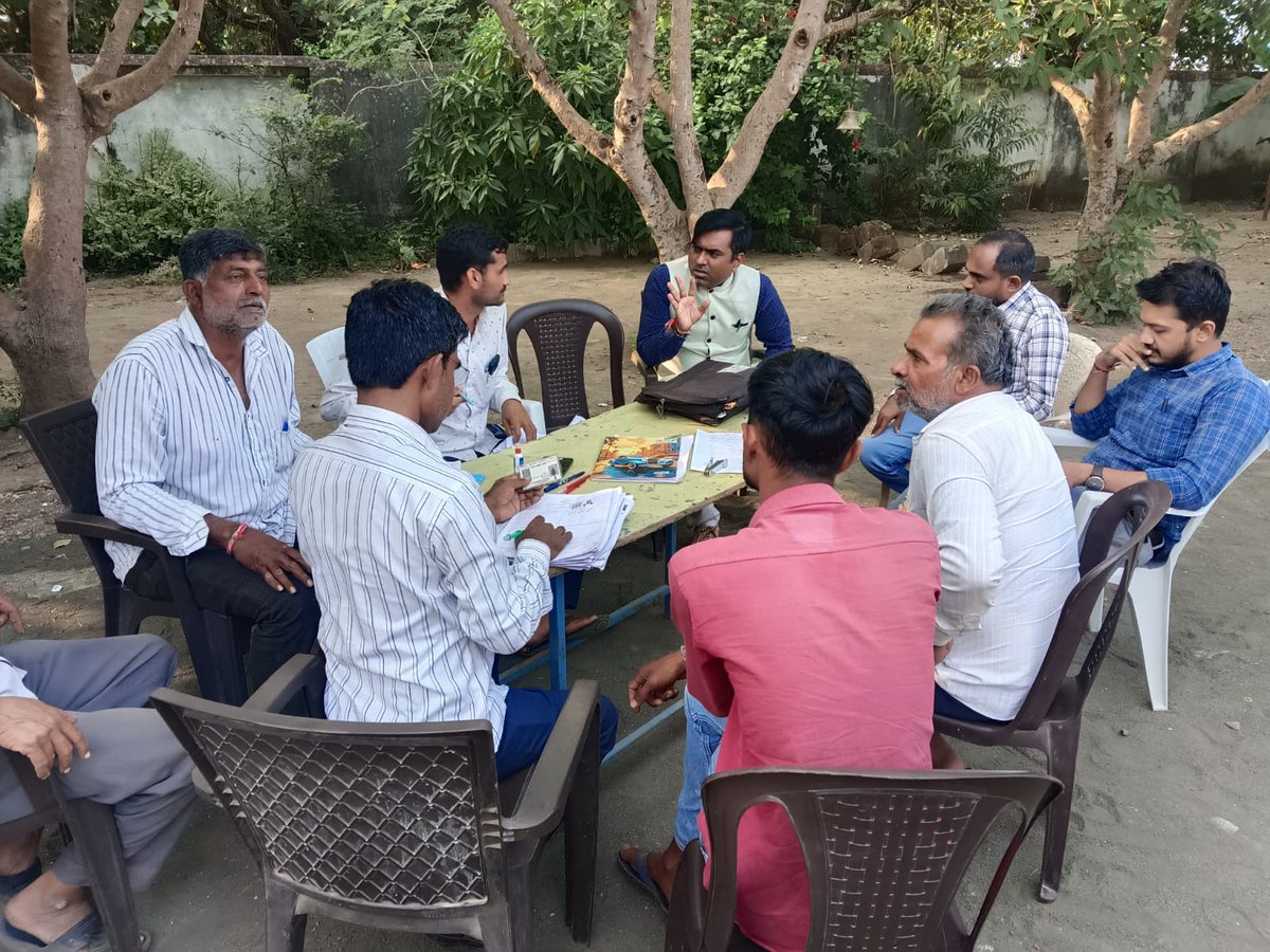 CollectorJamngr's tweet image. મતદારયાદી સુધારણા કાર્યક્રમ-૨૦૨૬ અંતર્ગત તંત્ર દવારા યોજાયેલ ખાસ કેમ્પ પુર્ણ થયા બાદ પણ જેમના ફોર્મ્સ બાકી છે તેવા ભાણવડ તાલુકાના વિસ્તારોની મતદાર નોંધણી અધિકારીશ્રી દવારા મુલાકાત લઇ લોકોને વિગતો સત્વરે રજુ કરવા સમજુત કરવામાં આવ્યા
@ECISVEEP 
@CEOGujarat 
@infojamnagargog