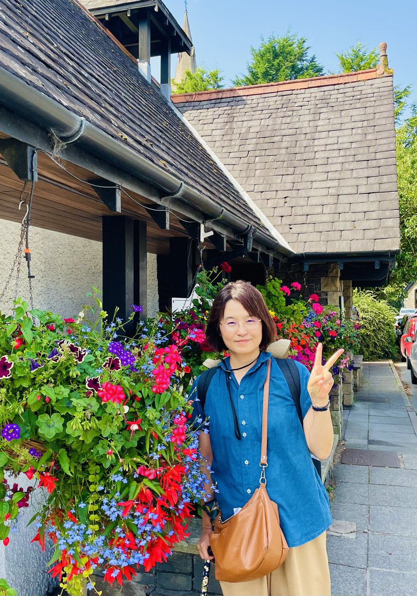 今年も無事誕生日を迎えることができました。たくさんのメッセージありがとうございました。夏にはコロナが明けて初めての渡英。学会に参加したり『ドラキュラ』ゆかりの地を訪れたりしました。来年もたくさんの発見がある年になったらいいなと思います（写真はイギリス湖水地方で、撮影者は甥っ子）。