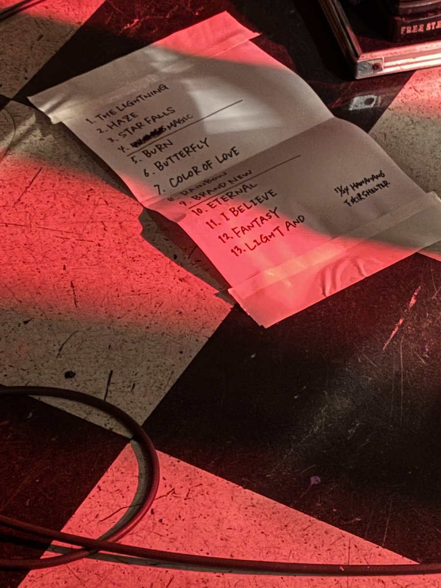 昨日のワールドツアーファイナルはHAWAIIAN6のライブに涙腺崩壊しました

直前のリクエストでやってくれたFANTASYやMASIC聴いた瞬間に17歳に戻った
こんなに歳取ってもまだこんなに感動できるんだなって

10代の青春時代に聴いたハイスタやストンピン、ハワイアンこれからも一生大好きで聴き続けます