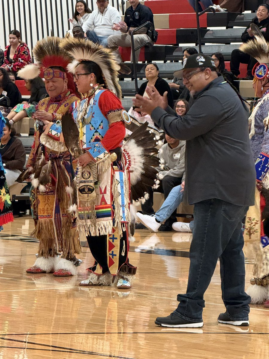 ShakopeeSchools's tweet image. “For native students like us, seeing our culture, languages and traditions represented helps us feel proud of who we are.”
🎥Watch last week’s #NativePride #shakopeeschools event on demand here: shakopeesabers.com/live thanks to @SabersLive #saberpride