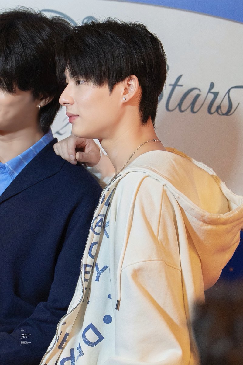 ADOREU094's tweet image. 251125 | 🎄✨

#JANUS_VVV #VVV_TRIPLEV 
#CTWXmas2026 
#CTWTheMagicalStars2026